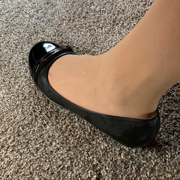 Used Naturalizer Helina Black Patent Toe Flats 10 - Picture 8 of 9
